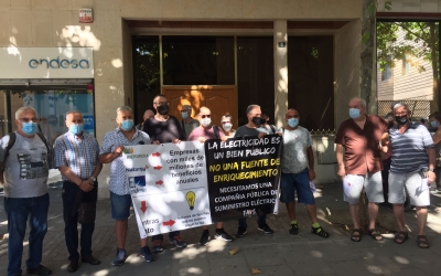 Els concentrarts aquest matí a la seu d'Endesa | Ràdio Sabadell